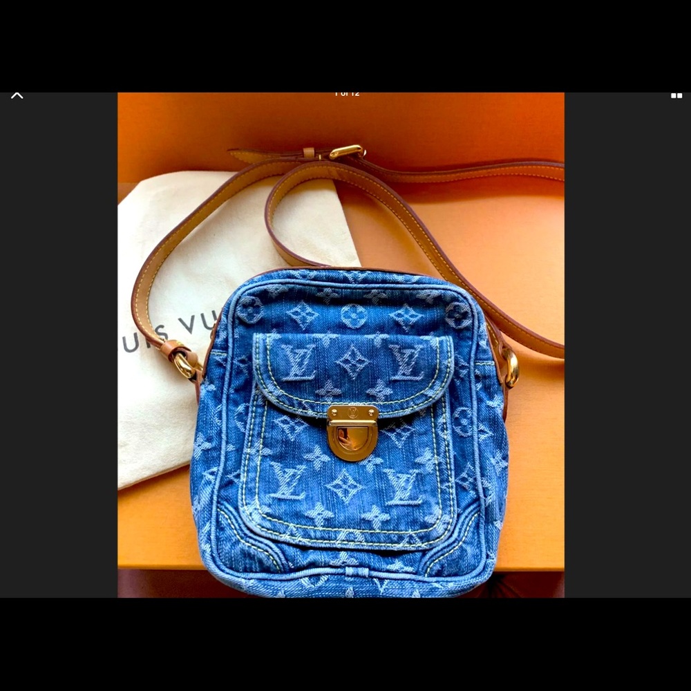 SOLD!!!!😘Louis Vuitton denim camera crossbody bag